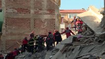 Elazığ'daki deprem - Mustafa Paşa Mahallesi'nde arama kurtarma çalışmaları sürüyor (3)