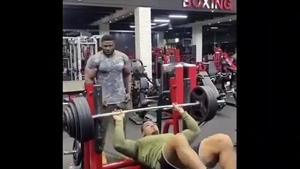 Le sport ça fait mal aux hommes LOL