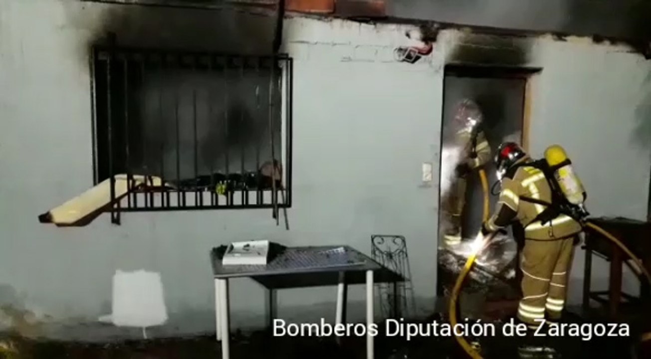 Bomberos sofocan un incendio en Alfajarín