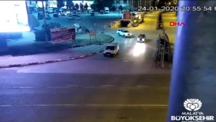 Mobese kamerasında deprem anı böyle görüntülendi