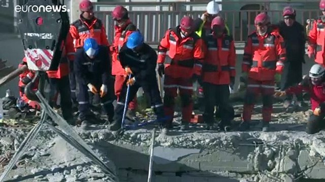 Две ночи под завалами: спасательная операция и новые подземные толчки в Турции