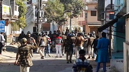 जबलपुर में झंडा रैली के दौरान पथराव, पुलिस ने किया लाठीचार्ज