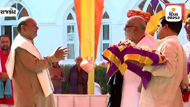 મોરારિ બાપુએ રાજપેલેસમાં પણ વાત દોહરાવી, કહ્યું, અમિત શાહ સરદાર પટેલના રસ્તે ચાલી રહ્યા છે