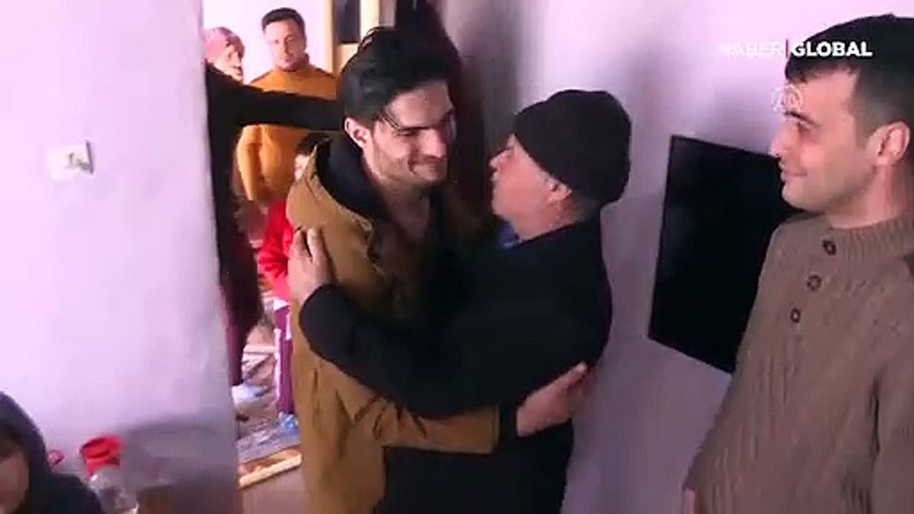 Sosyal medyada gündem olmuştu! Suriyeli Mahmud enkazdan kurtardığı depremzede ile buluştu