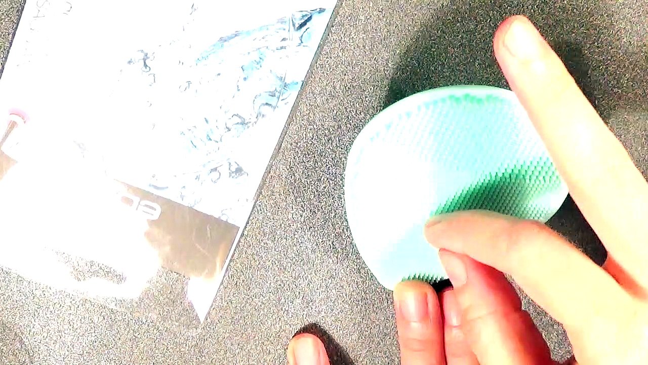 10 ASMR Powerful Crinkles to Make You Tingle