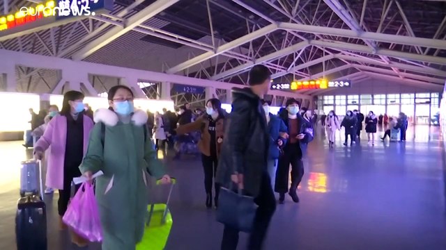 Врачи со всего Китая едут помогать Ухани