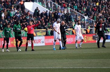 Denizlispor maçında sakatlanan Jahovic'in kafatasında çatlak meydana geldi