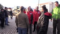 Türk Kızılay depremzedelerin yaralarını sarıyor