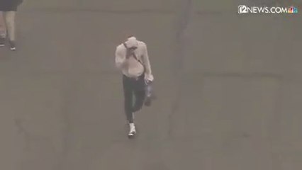 Las lágrimas de LeBron James al aterrizar en Los Ángeles y conocer el fallecimiento de Kobe Bryant