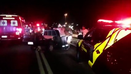 Carreta e carro se envolvem em grave acidente na BR-277