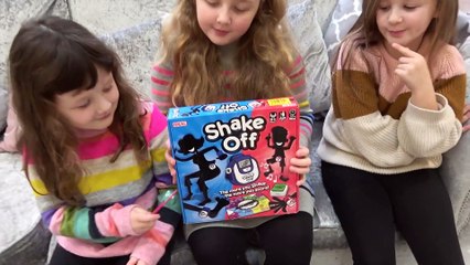 Sophia  Isabella e Alice Brincando em Competição