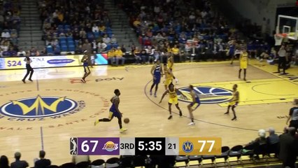 Deyonta Davis throws down the alley-oop!