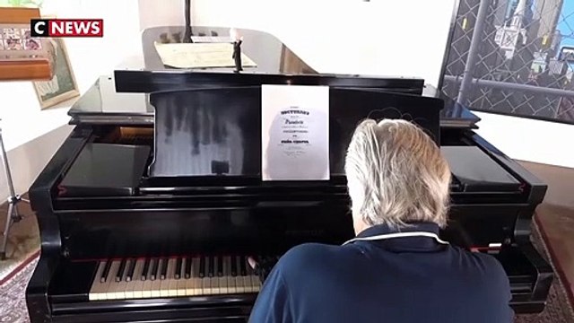 Brésil : des gants bioniques offrent une seconde vie aux mains d'un célèbre pianiste - Mais comment ça marche ?