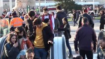 Taksim Metrosunun yürüyen merdivenlerinde tehlikeli oyun
