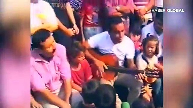 Haluk Levent'in 99 depreminde çocuklara şarkı söylediği anların videosu Twitter'a damga vurdu