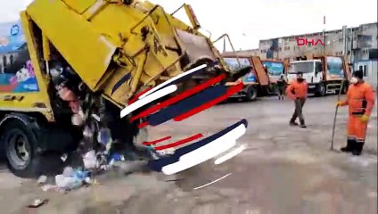 Sultangazi'de çöpe atılan parayı bulup sahibine verdiler