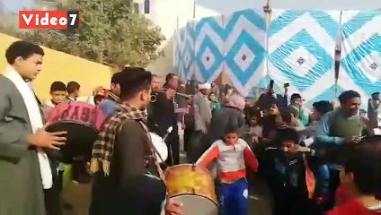 اهالى قرية "خليفة يونس" يالفيوم يحتفلون بالمزمار بعد إعادة إعمارها