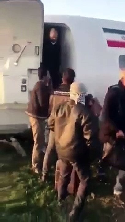 Iran: Un avion sort de piste lors de son atterrissage et termine sa course sur la route - Aucune personne n'a été blessée - VIDEO