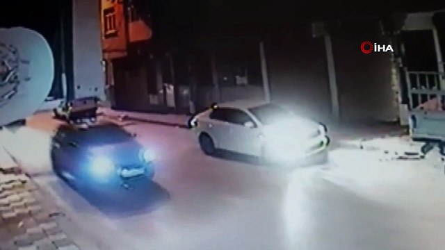 Depremin paniği ile yol ortasına bayıldı... 6,8'lik Elazığ depreminin yaşattığı panik kameralara böyle yansıdı