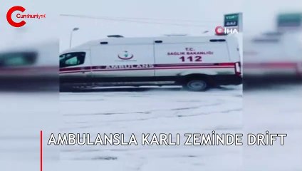 Ambulansla karlı zeminde drift