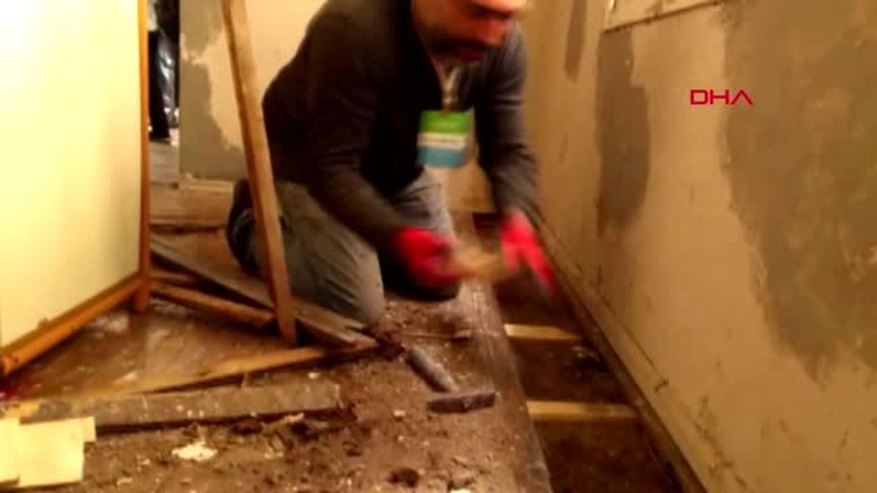 İzmir "doğa için temizle" grubu, ihtiyaç sahibi bir ailenin evini onardı