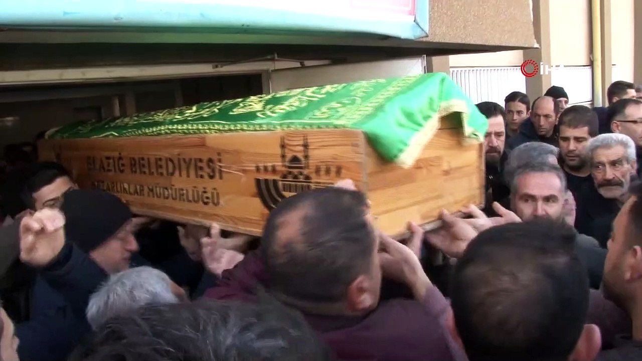 Elini tutamadığı için oğlu ölen baba kızının elini bırakmadı