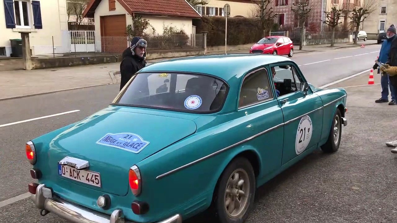 Pontarlier : Les équipages du Rallye Neige et Glace pointent à la distillerie Guy