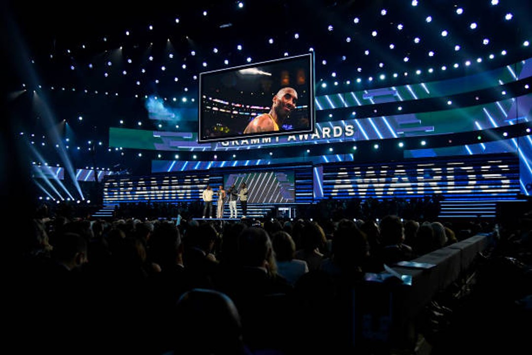El emotivo homenaje a Kobe Bryant en los Grammy