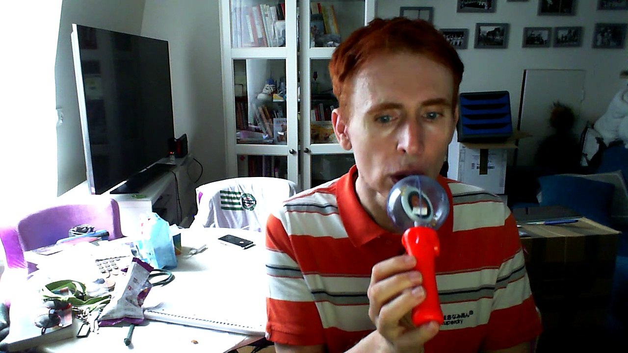 Wiwi égratigne "l'azur" de Clarika