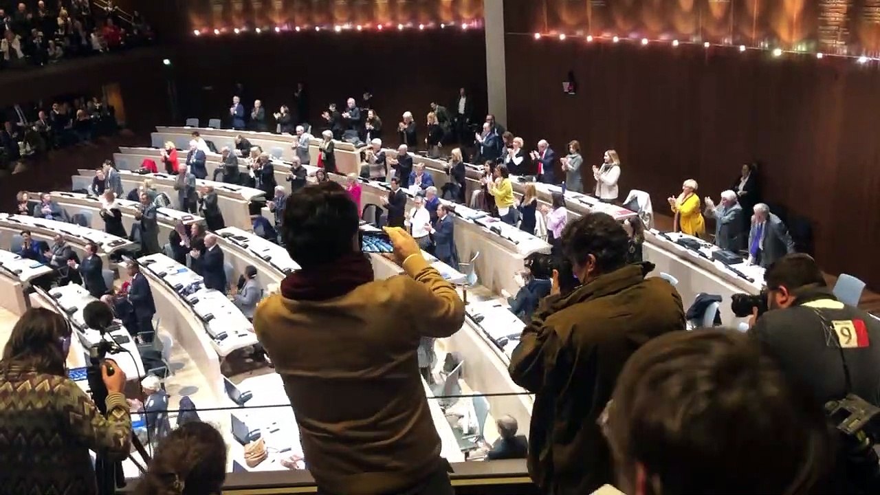 Le conseil municipal debout pour le départ de Jean Claude Gaudin