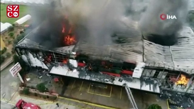 Sebze ve meyve deposunda çıkan yangın havadan görüntülendi