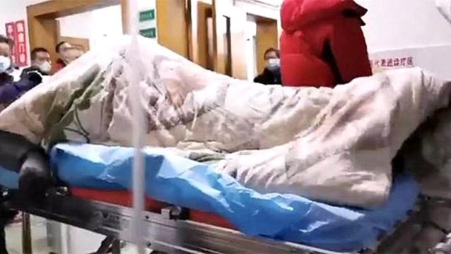 Koronavirüs ile ilgili tüyler ürperten görüntü! Hastanın kriz geçirdiği anlar kamerada