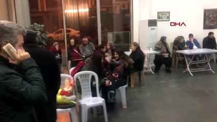 Manisa akhisar'da 4,7'lik depremnin ardından vatandaşlar belediyenin sığınma noktalarında toplandı...
