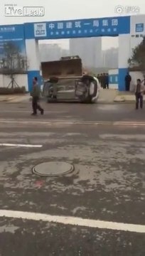 Ils n'auraient pas du se garer à l'entrée de ce chantier