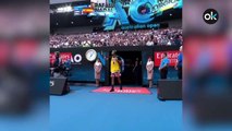 Kyrgios sale a pista con una camiseta de Kobe Bryant