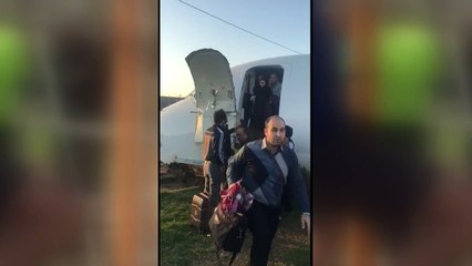 Un avión comercial iraní acaba su aterrizaje en una autopista