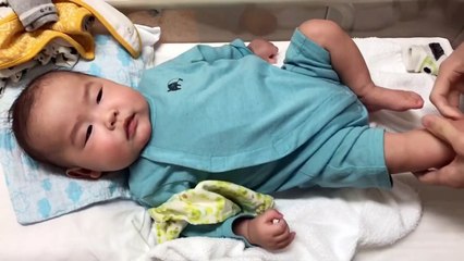 赤ちゃんお風呂の様子@病院~脱衣→沐浴→保湿クリーム→着衣まで~ | Japanese Baby Bath