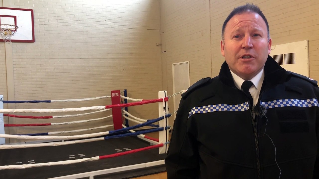 Professional boxers help community