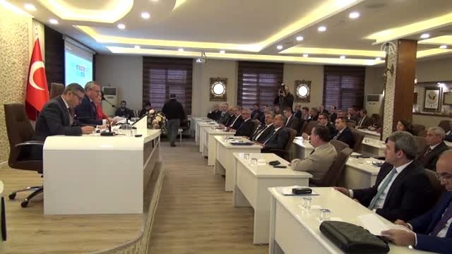 Manisa Valisi Deniz, Akhisar depremindeki hasarı açıkladı