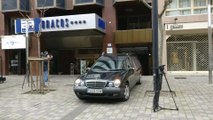 El coche de la funeraria entra al hotel a recoger el cadáver de la niña de 5 años