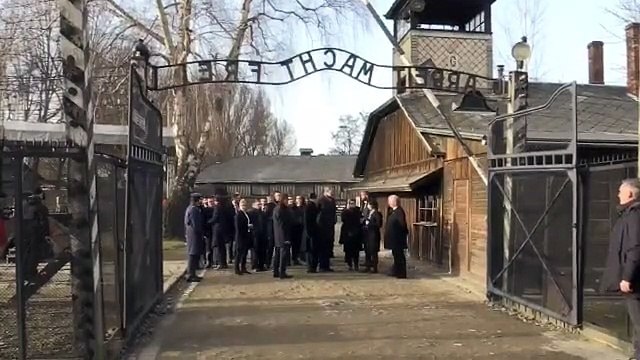 Visita de los Reyes al Campo de exterminio de Auschwitz: Felipe y Letizia, muy emocionados
