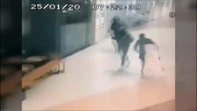Robo de película en el centro comercial Xanadú con alunizaje incluído