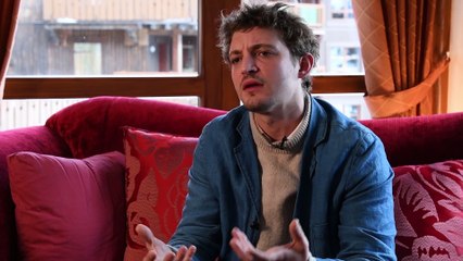 Revenir : rencontre avec  Niels Schneider