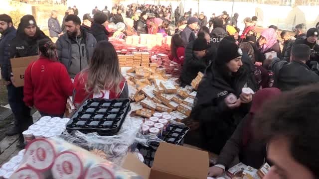 Polis Güçlendirme Vakfı depremzedeler için günlük 60 bin kumanya dağıtacak