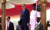 Cumhurbaşkanı Erdoğan, Gambiya'da resmi törenle karşılandı