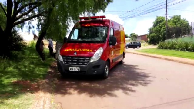 Carro e moto batem em cruzamento no Bairro Pioneiros Catarinenses