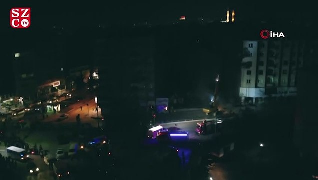 Yıkılma tehlikesi olan 5 katlı bina kontrollü olarak yıkılıyor
