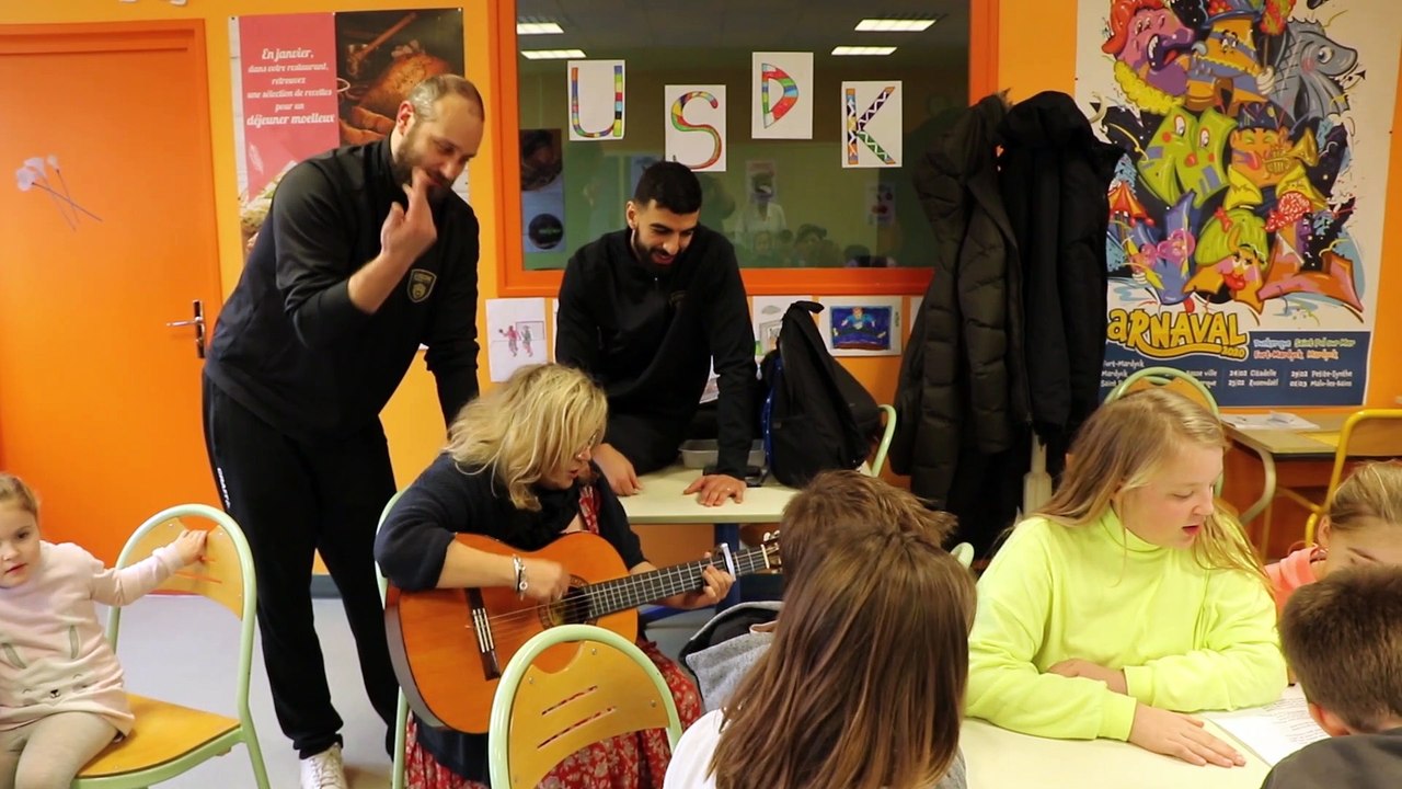 "Allez l'USDK" par les écoliers de l'école Dessinguez