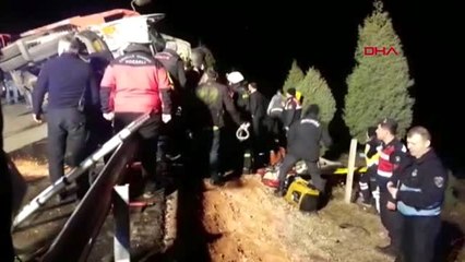 Kocaeli üzerinde araç bulunan çekici ile otomobil çarpıştı 2 ölü, 8 yaralı