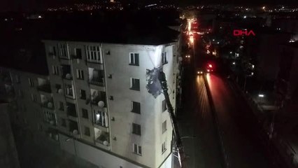 Elazığ'da yıkılma riski olan bina boşaltıldı-3